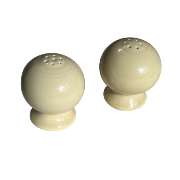 Fiesta Ivory Ceramic Salt & Pepper Shakers Round Vintage Design - Picture 1 of 4